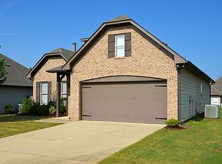 1035 Maryanna Rd, Calera, AL 35040