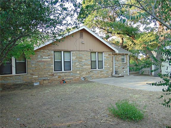 5th image of 303 NW 25th St