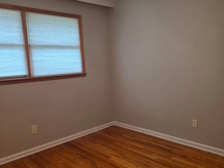 812 Leeds Ln — Photo 28