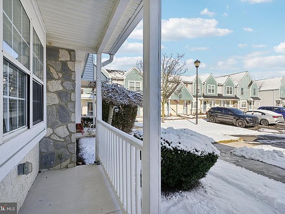 5th image of 1011 Hillsboro Ct