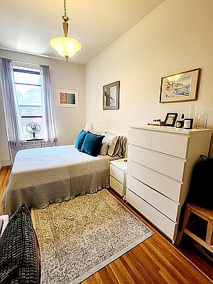 4th image of 146 W 75th St APT 5B