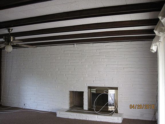 FAMILY RM w/FIREPLACE