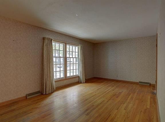 5th image of 13208 Ashland Ave