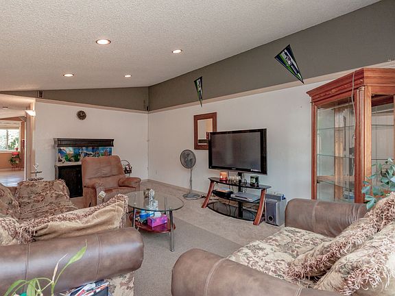 5th image of 7802 N Woodworth Ave