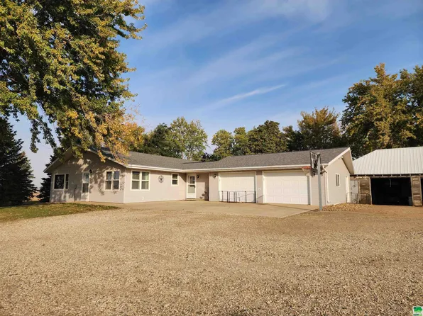 2972 Larch Ave, Sheldon, IA 51201