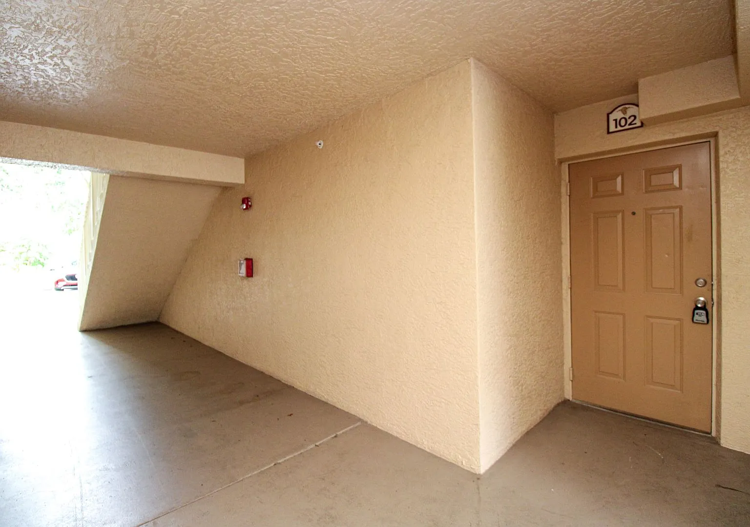 Unfurnished**Annual 2025 Available In Ibis Club Starting April 1, 2025 -- Colorful, Bright, Excep... — Photo 4