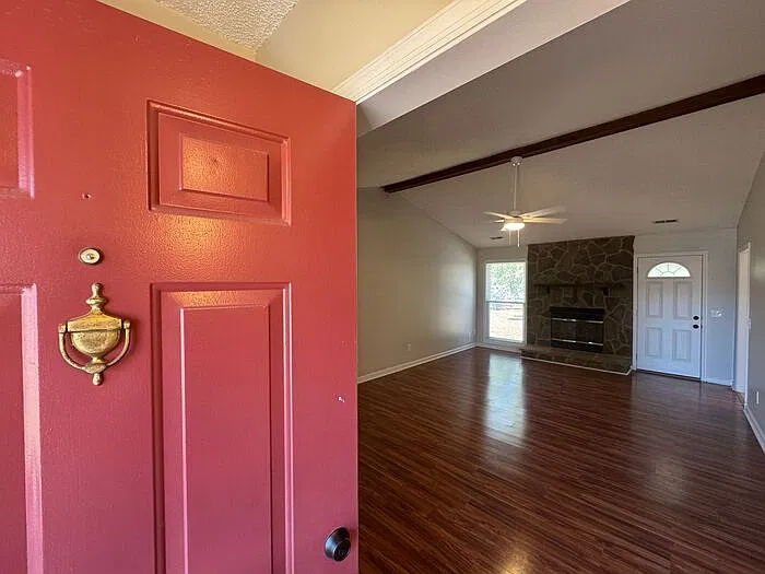 3 bed, 2.0 bath, 1588 sqft, $1,600 — Photo 3