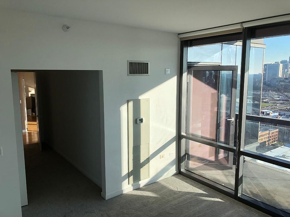 2nd image of 860 W Blackhawk St Unit 2308