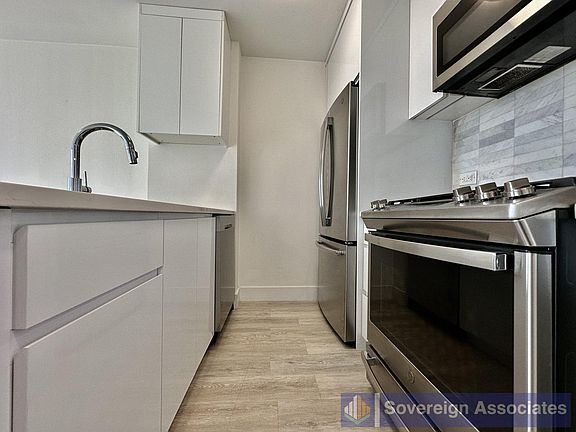 4th image of 1735 York Ave APT 5f