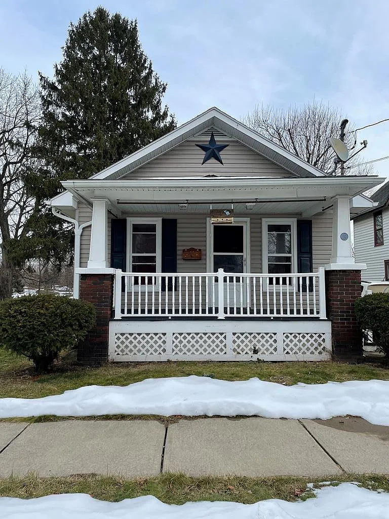 56 Franklin St photo 1