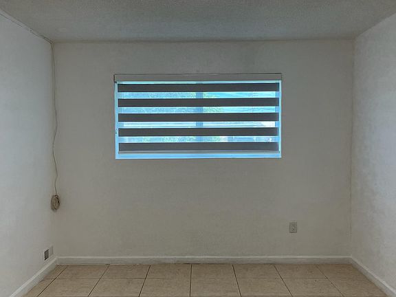 2nd image of 425 W 42nd St