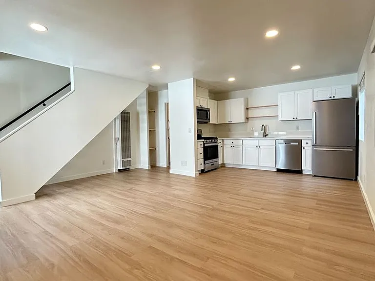529 W. Victoria - 1236 San Pascual — Photo 16