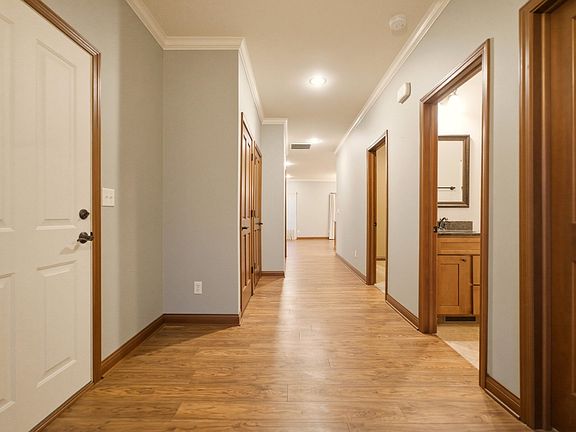3rd image of 3703 Westbridge Dr