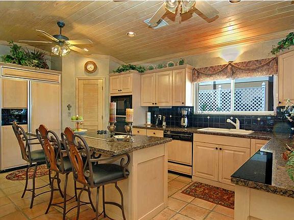 4th image of 3663 Bayshore Blvd NE