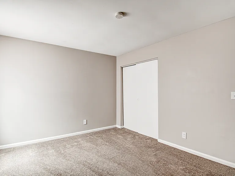Fox Hunt Apartments — Photo 17
