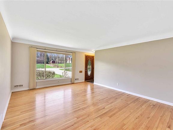 5th image of 2303 S Mary Ln