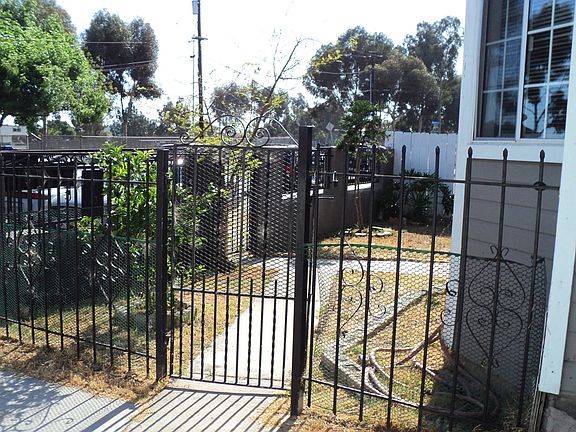 4th image of 3226 Newton Ave.