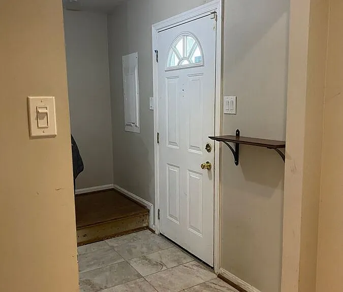 3404 Elenoir Ct — Photo 2