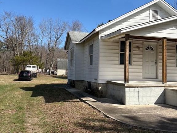 2nd image of 212 W Garden Rd