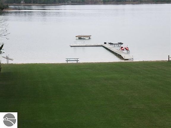2nd image of 238 E Silver Lake Rd