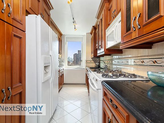 5th image of 245 E 54th St APT 24MN