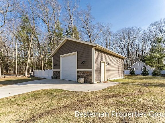 4th image of 2773 Parkland Dr