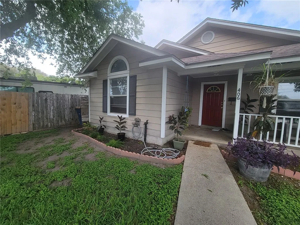 3 bed, 2.0 bath, 1292 sqft, $1,895 — Photo 1