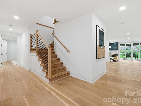 5th image of 1417 S Wendover Rd