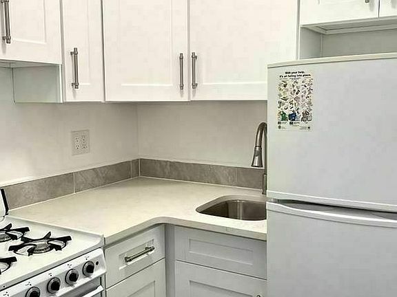 4th image of 319 E 14th St APT 2b