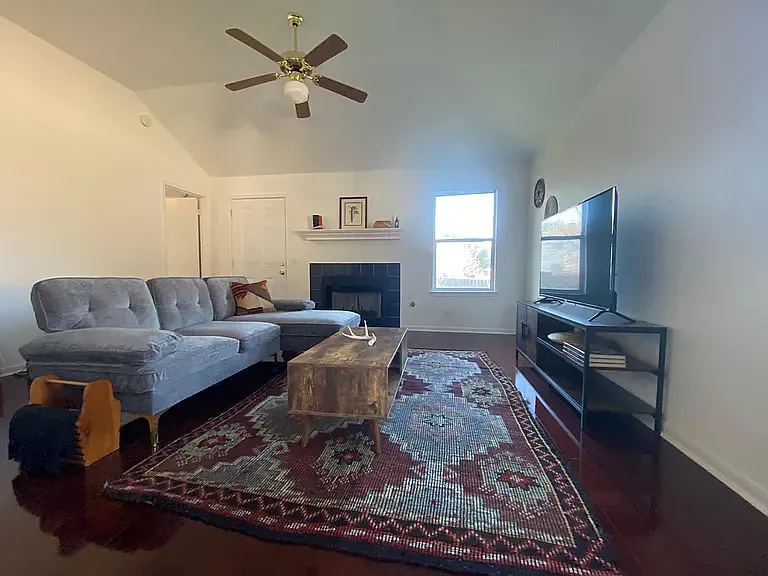 3 bed, 1217 sqft, $749 — Photo 4