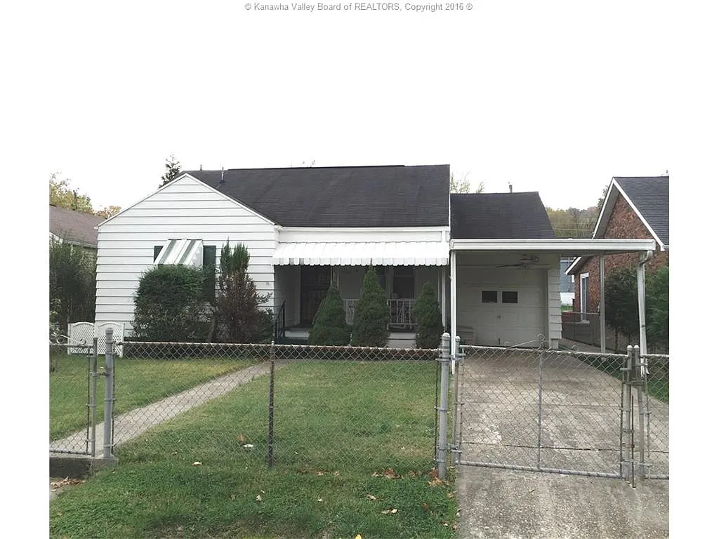 2062 Benedict Cir photo 1