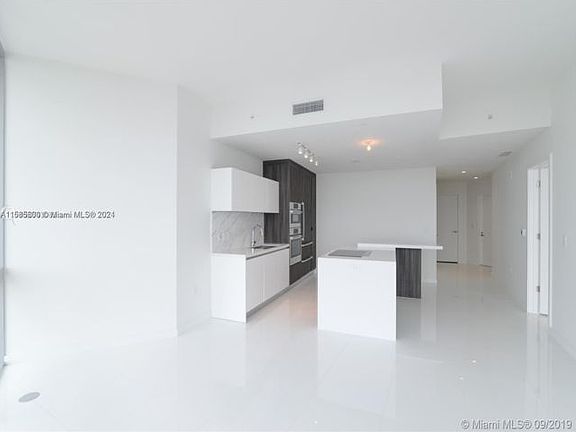 4th image of 851 NE 1st Ave #4110