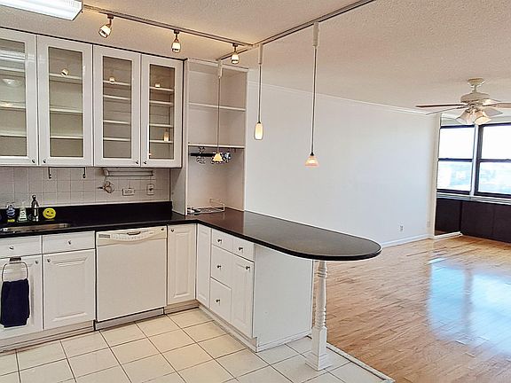 5th image of 7000 Boulevard East Unit 35G