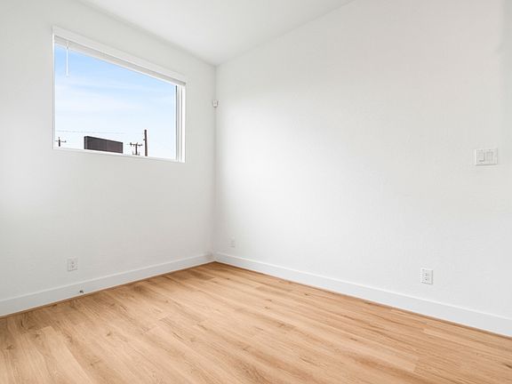3rd image of 8851 Oakland Rd Building 2
