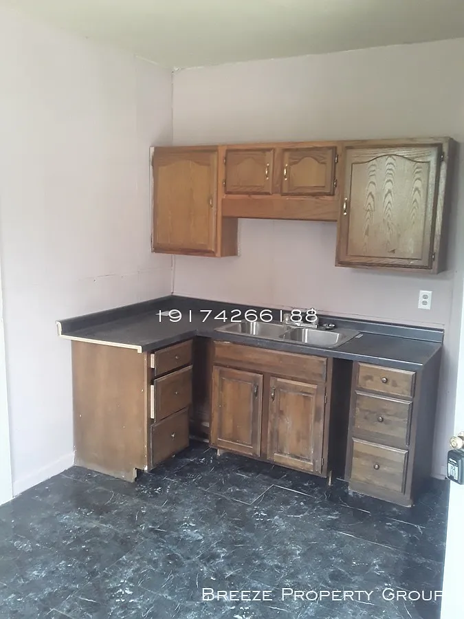 3 bed, 1565 sqft, $1,100 — Photo 3