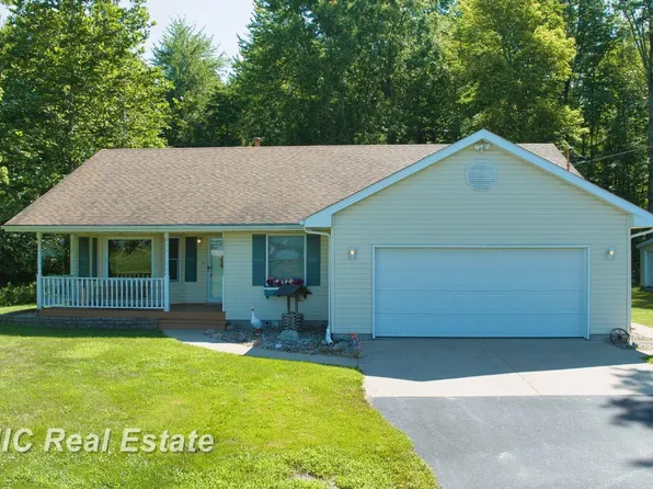 11055 Dorwood Rd, Burt, MI 48417