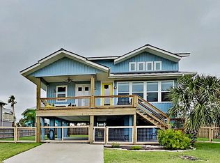 1 Jamaica Dr, Rockport, TX 78382