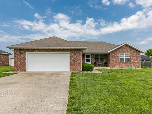 745 E Summit Street, Bolivar, MO 65613