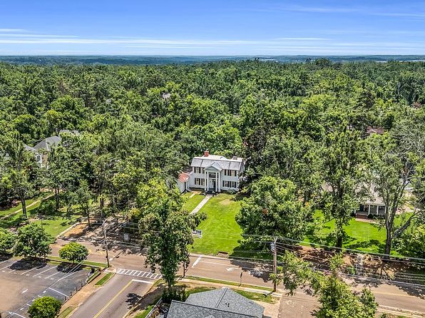 824 University Ave