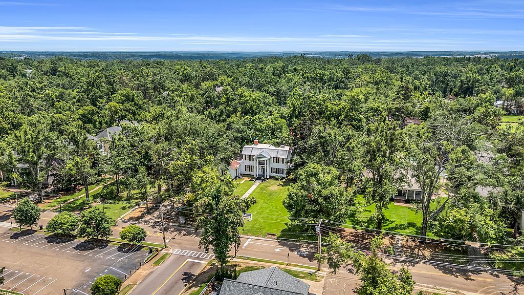 824 University Ave - Property Image