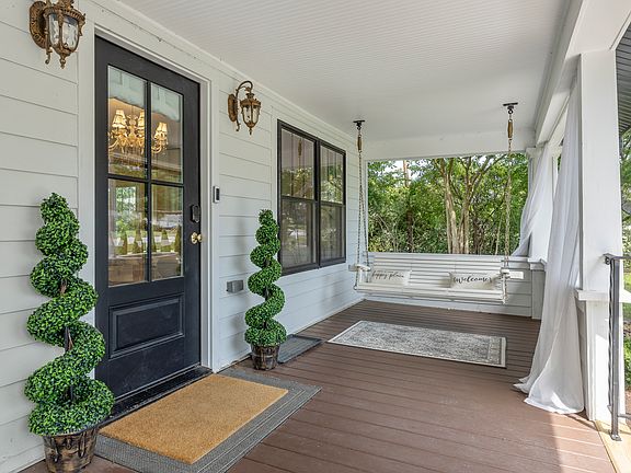 Front porch with swings on both sides