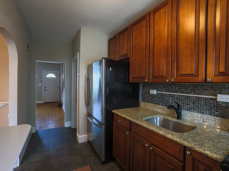 1011 W 42nd St — Photo 18