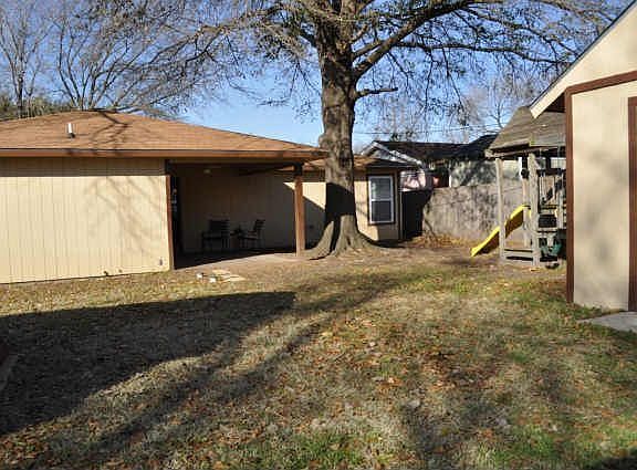 3rd image of 1230 Eastern Heights Dr