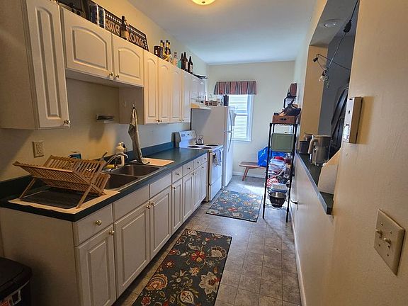 4th image of 135 Loomis St #1