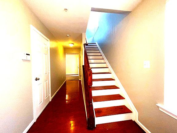 5th image of 12 Thomasson Ct