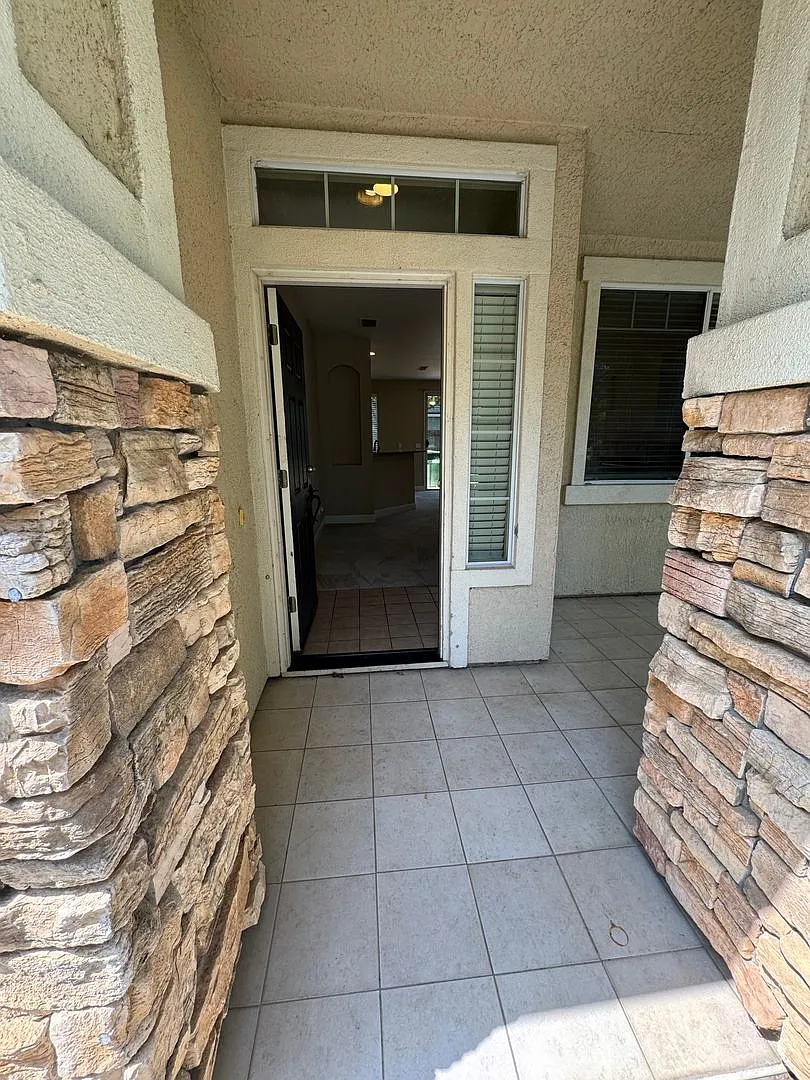 3 bed / 2 bath | Single Story Elk Grove Home Available Now — Photo 3