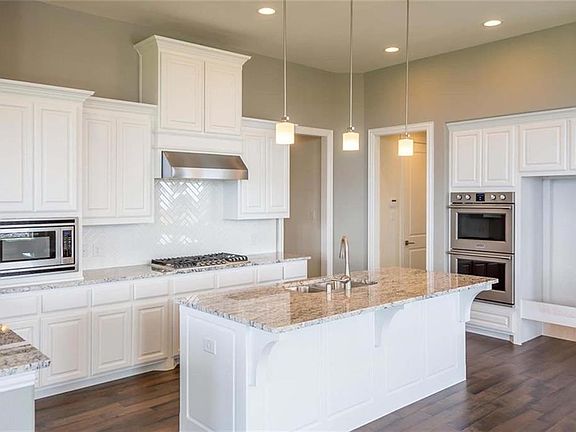 2nd image of 2921 Vaquero Ln