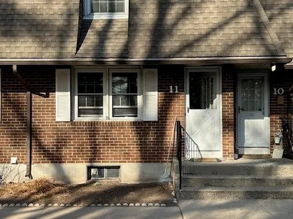 35 Woodcrest Drive APT 11, Burlington, CT 06013