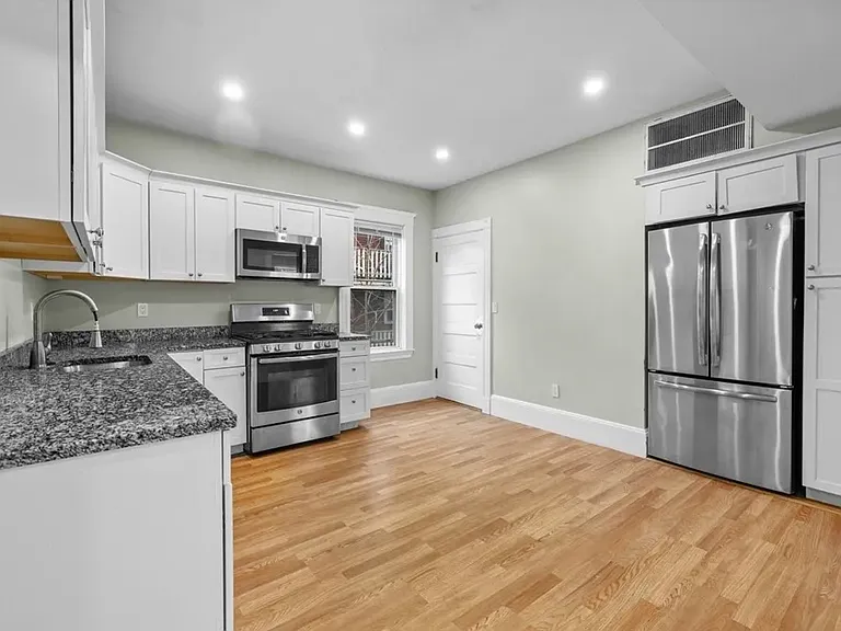 25 Howes St #3 — Photo 6
