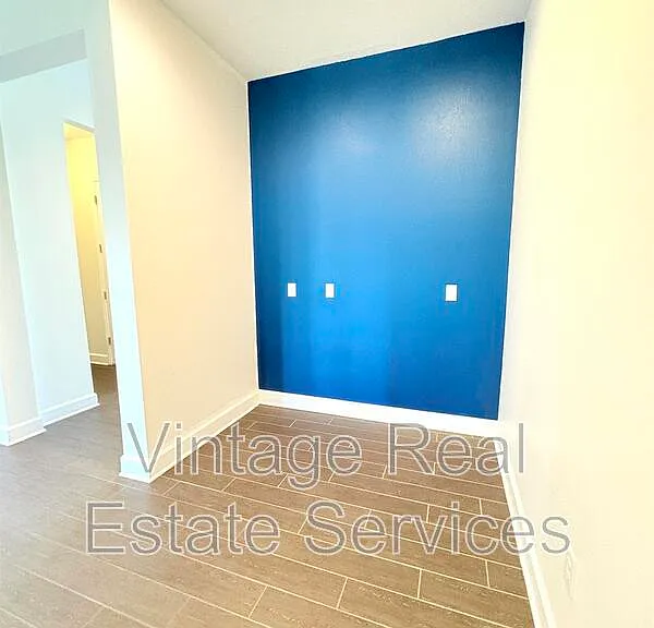 4645 Butler National Dr — Photo 27